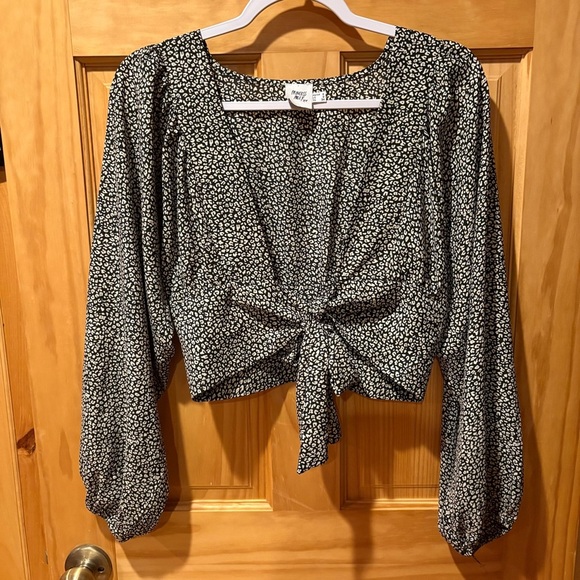 Princess Polly New Mood Cropped Top Black w/ Spotted Print SZ 6 - Picture 1 of 9